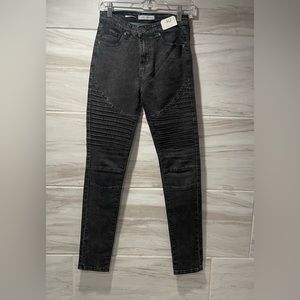 Women’s AQ Super Stretch Black Skinny Jeans Size 5/6